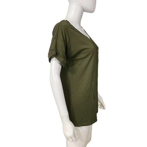 Green short Sleeve V-Neck
New - Picture 5 of 7